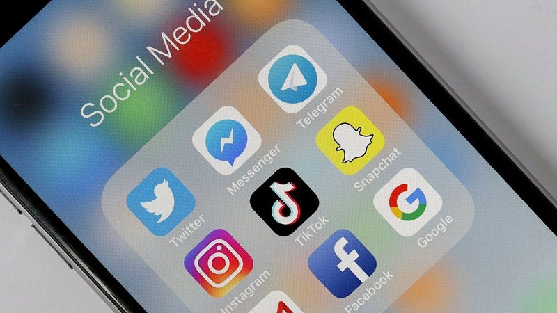 Tips Bermain Sosial Media, Tips Bermain Sosial Media, tips bermain media sosial yang sehat, tips bermain media sosial, cara bermain media sosial, cara berhenti bermain sosial media